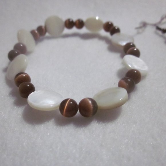 Handmade Brown and Cream Stretch Bracelet & Earring Set - Picture 4 of 7